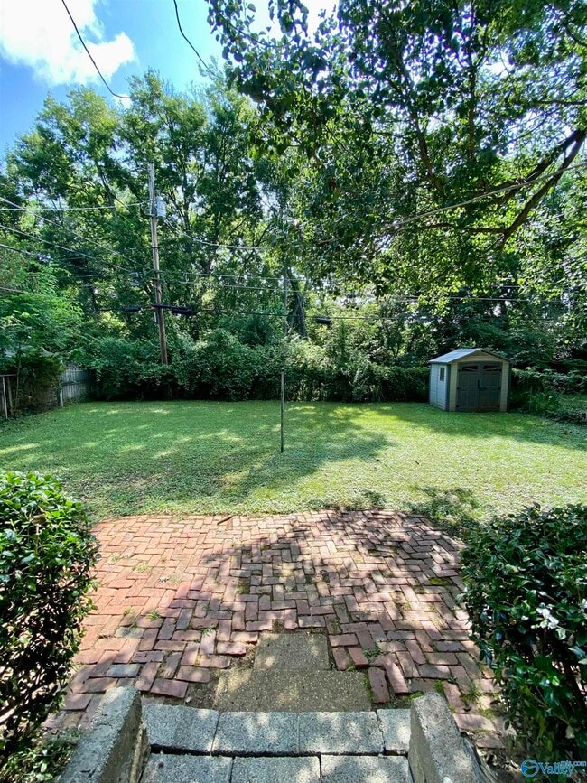 Building Photo - 2019 Vanderbilt Dr SW