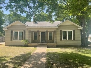 Building Photo - 3619 Fort Ave