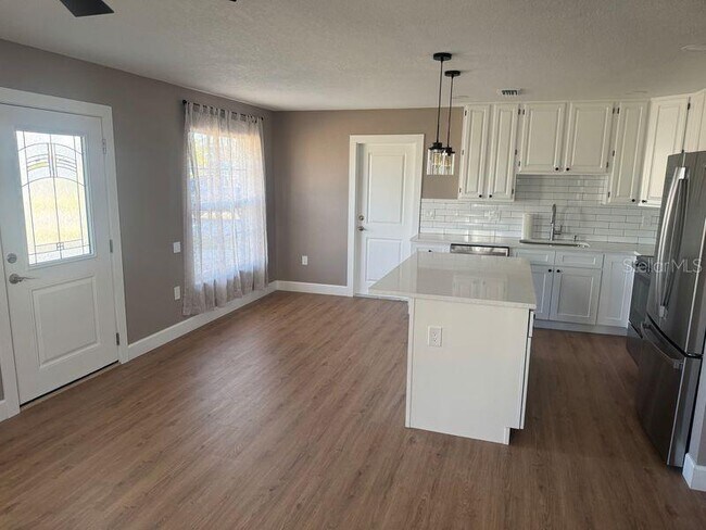 Building Photo - 4243 Tahiti Dr