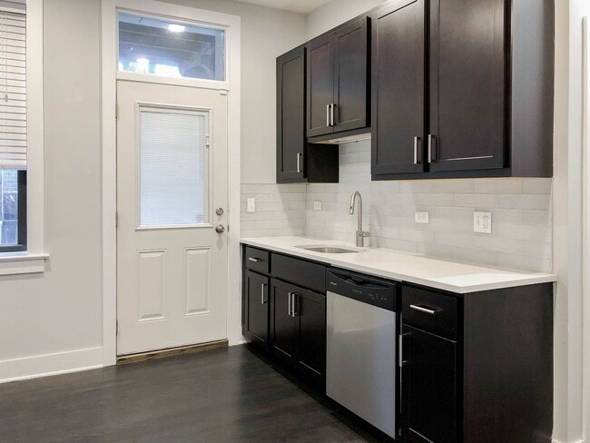 Building Photo - 1946 W Nelson St