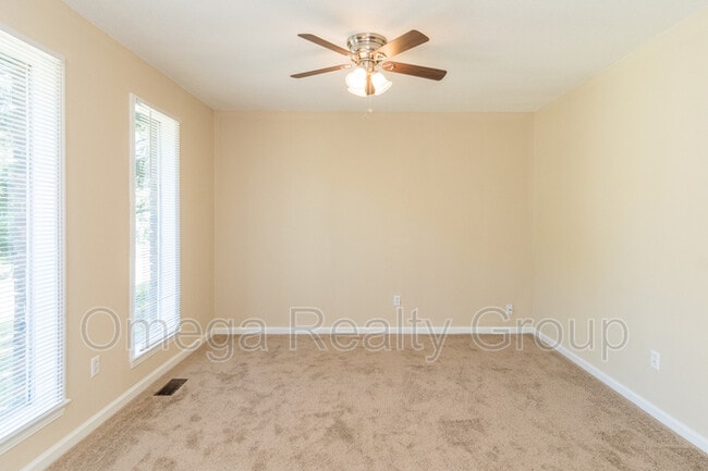 Building Photo - 2504 Daly Dr