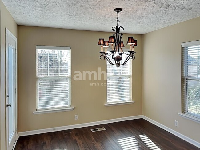 Foto del edificio - 1642 Zurich Dr