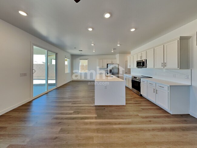 Foto del edificio - 6192 W Calle Lingo