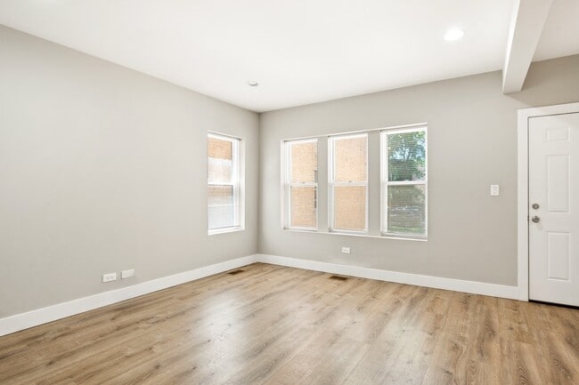 Foto del edificio - 5731 N Washtenaw Ave