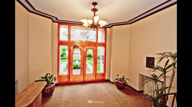 Building Photo - 519 W Roy St