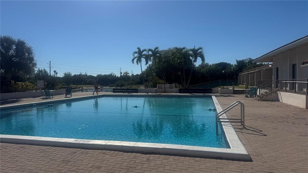 Building Photo - 4174 Inverrary Dr