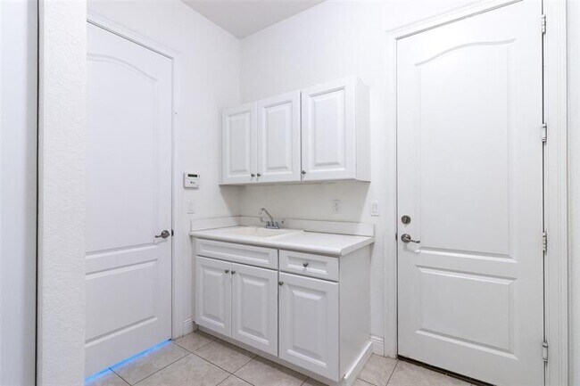 Building Photo - 9801 S Miralago Way