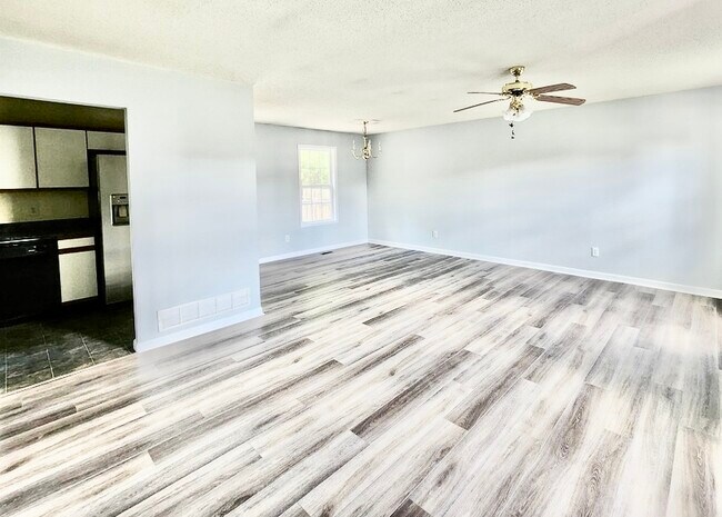 Building Photo - 409 River Trace Dr