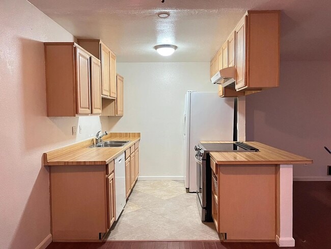 Foto del edificio - 9522 Carroll Canyon Rd
