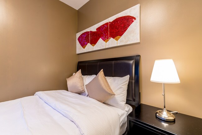 Foto del edificio - 308 W 18th St