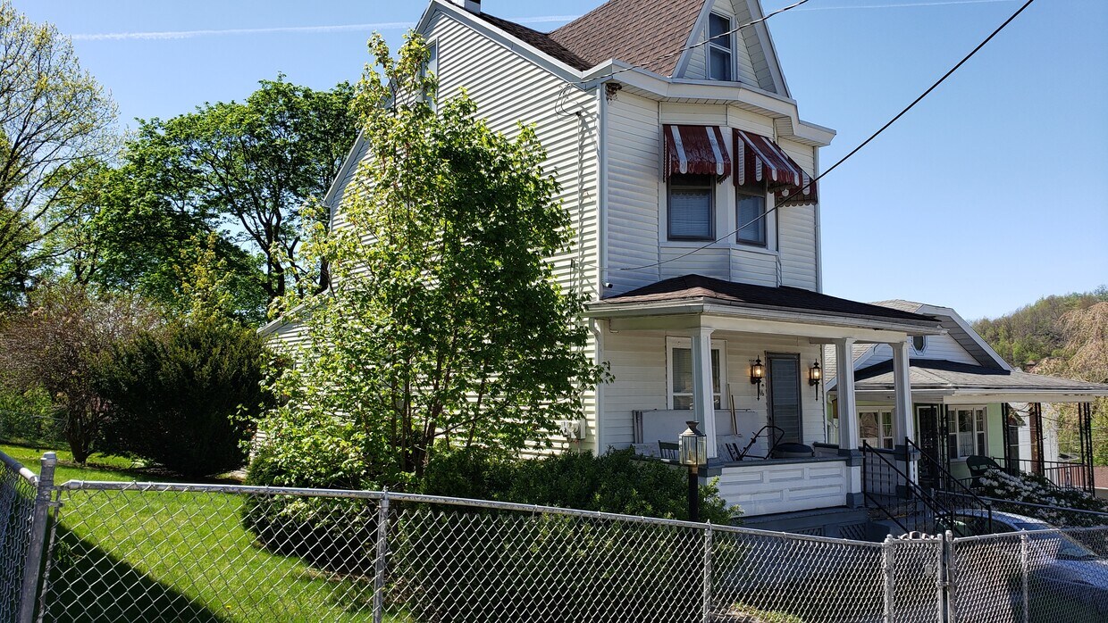 16 Thompson St, Saint Clair, PA 17970 House Rental in Saint Clair, PA