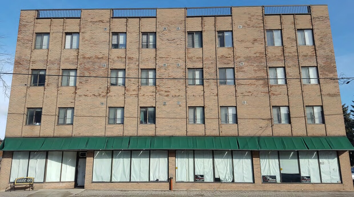 Primary Photo - 311 Queen St