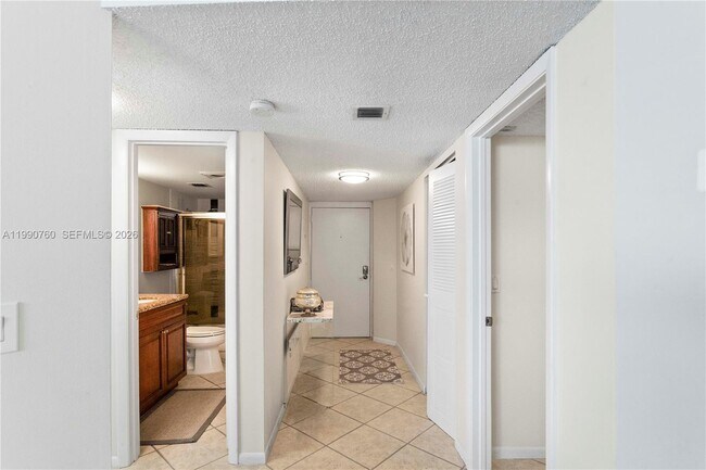 Foto del edificio - 1101 River Reach Dr