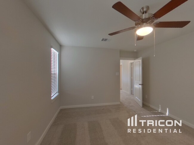 Building Photo - 9835 Willow Creek Commerce Dr 113 Tomball TX