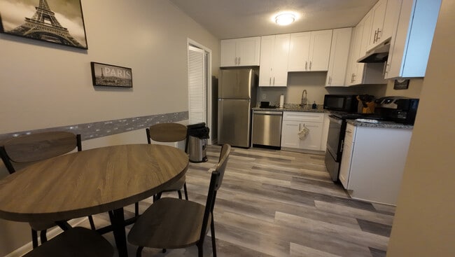 Building Photo - Room in Duplex on New Dawn Ct