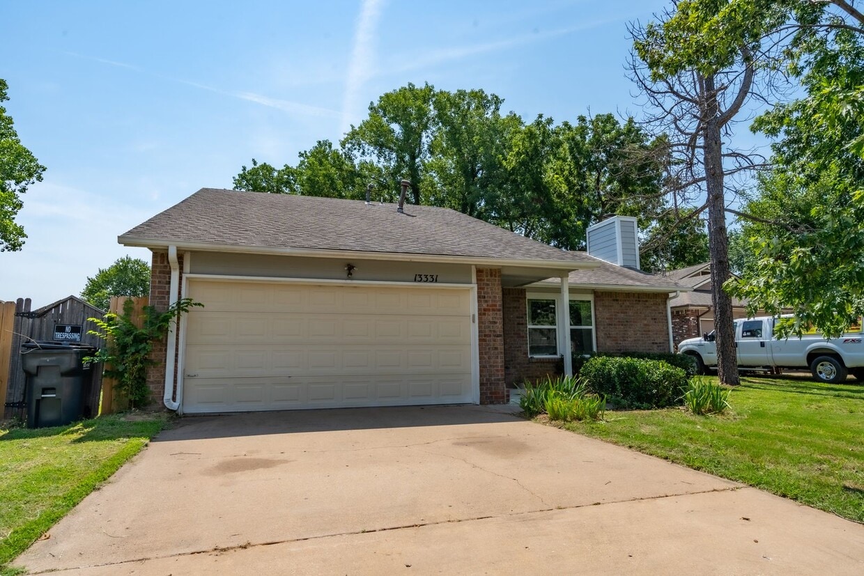 Primary Photo - Gorgeous Bixby Home!
