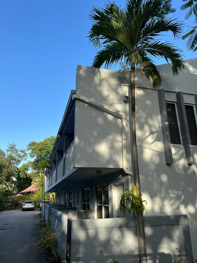 2900 Whitehead St Unit 10, Miami, FL 33133 Apartments in Miami, FL