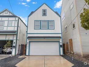 Building Photo - 1413 Bayou St