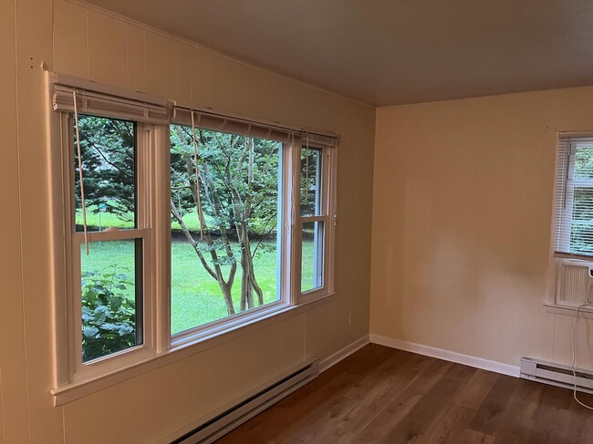 Building Photo - 2350 Rolfe Street - Great duplex new on th...