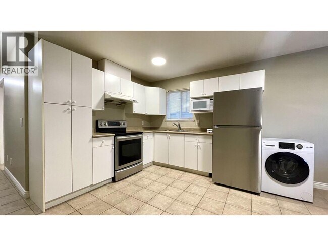 Photo du bâtiment - Ground Floor-80xx 17TH AVENUE