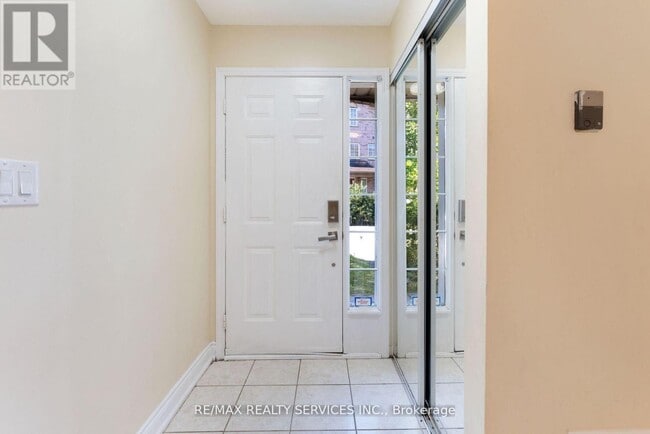 Building Photo - 80 Acorn Pl