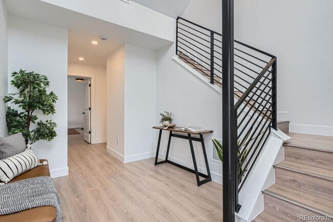 Foto del edificio - New Construction 4-Bedroom Townhome with Rooftop Deck & Mountain Views