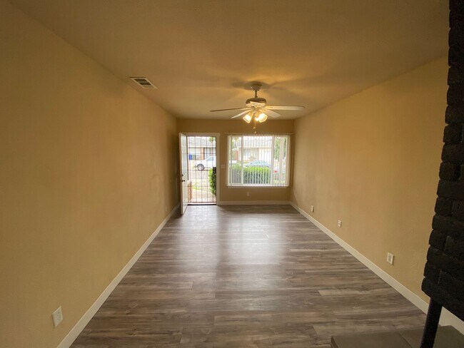 Foto del edificio - Cozy Update Duplex