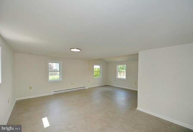 Building Photo - 31 W Whitlock Ave