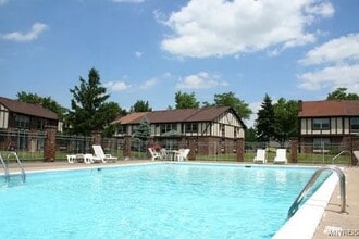 Building Photo - 6 Chestnut Ridge Ln