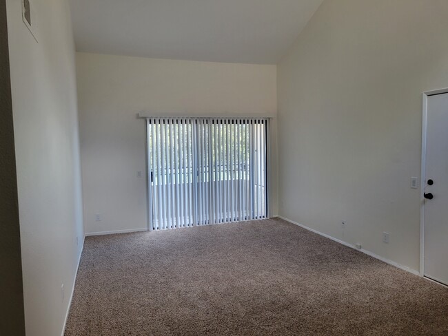 Living Room - 27240 Luther Dr