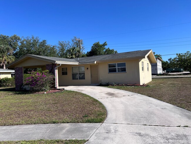Foto del edificio - Charming 3-Bed, 2 Bath Home in Waterway Es...