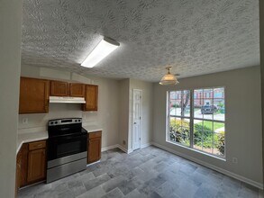 Building Photo - 3153 Kingswood Glen