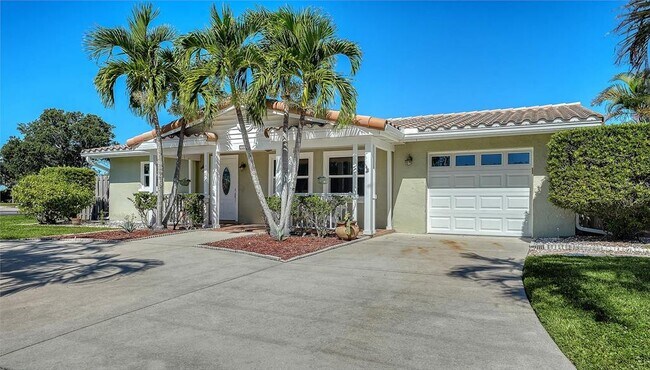 Building Photo - 3507 Pinecrest St