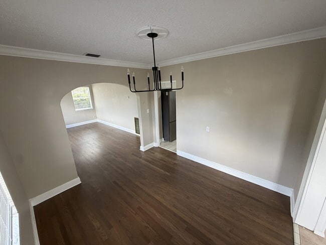 Photo - 1931 Staunton Ave Apartment