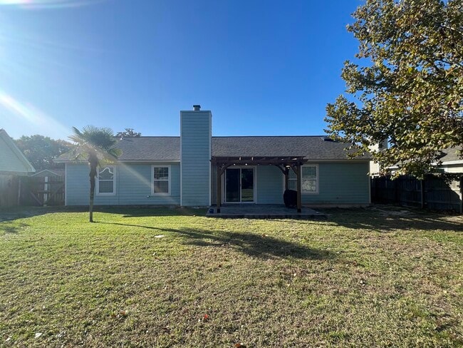 Building Photo - 419 Primrose Cir