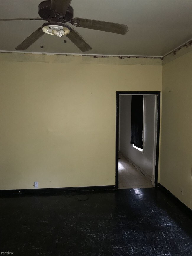 Building Photo - 4 br, 1 bath House - 4037 43rd Ave N