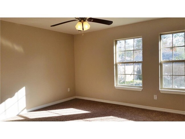 Foto del edificio - 3044 Walnut Hill Ln