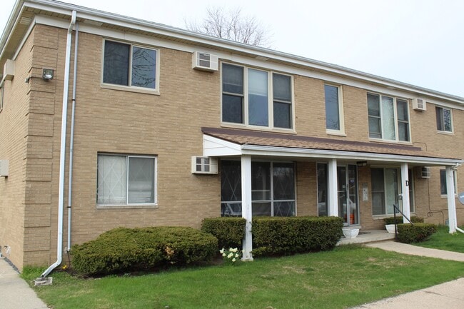 Building Photo - 26309 W 7 Mile Rd