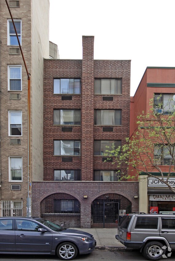 Building Photo - 239 E 10th St
