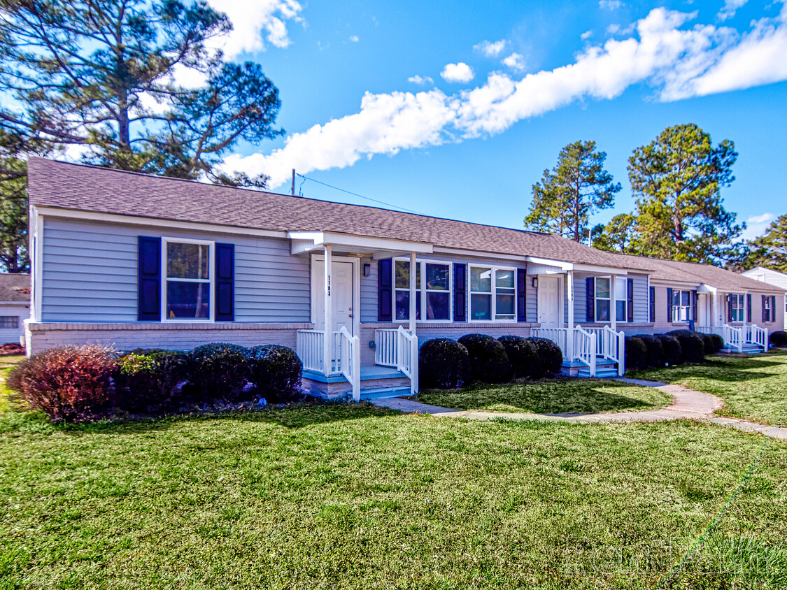 Primary Photo - College Court Apts