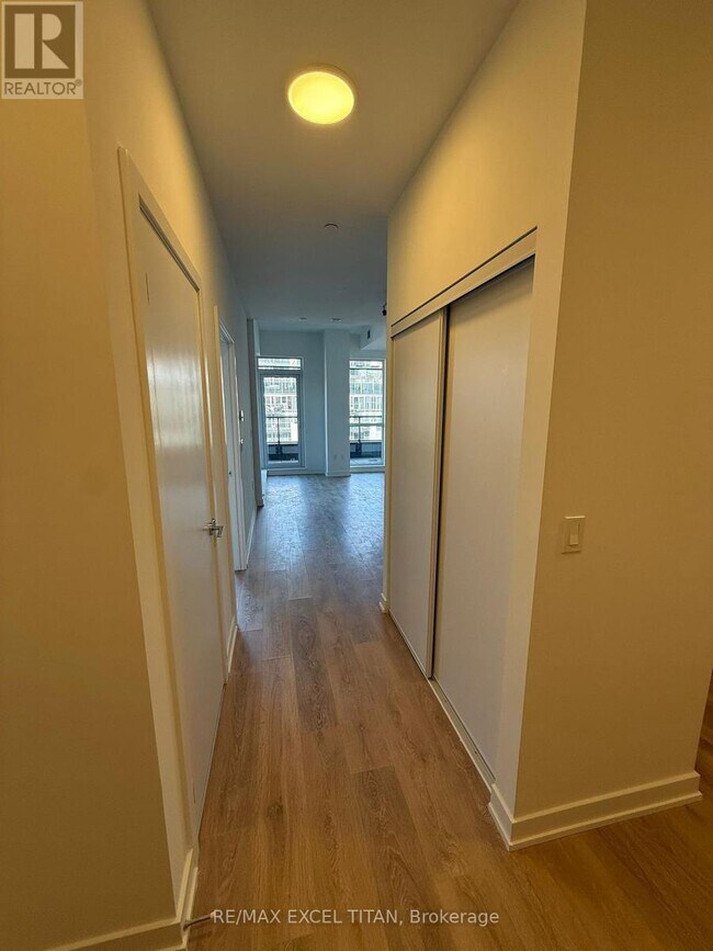 Building Photo - 1037 The Queensway