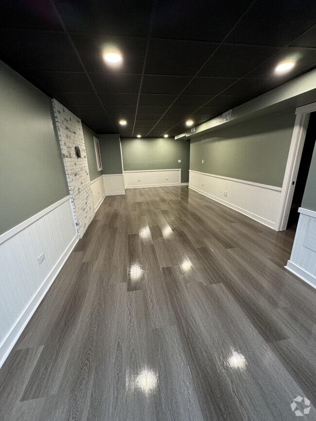 Building Photo - 205 Shady Oak Ln