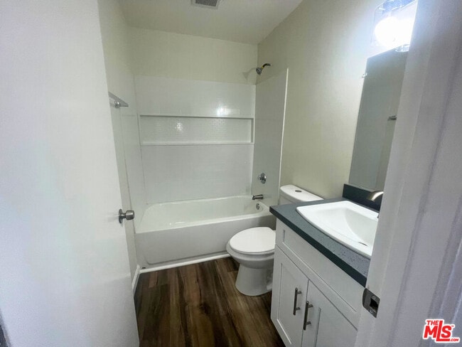 Foto del edificio - 3160 Vineland Ave