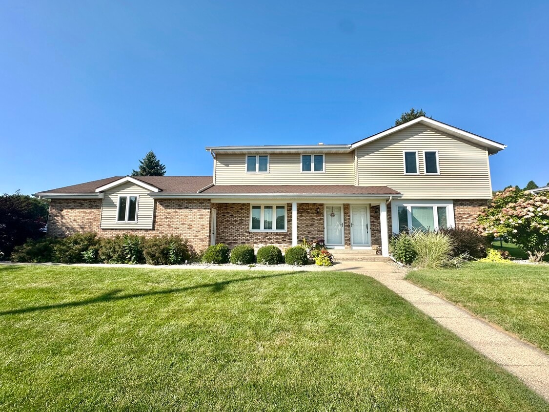 Exterior - 2748 Mineral Point Ave