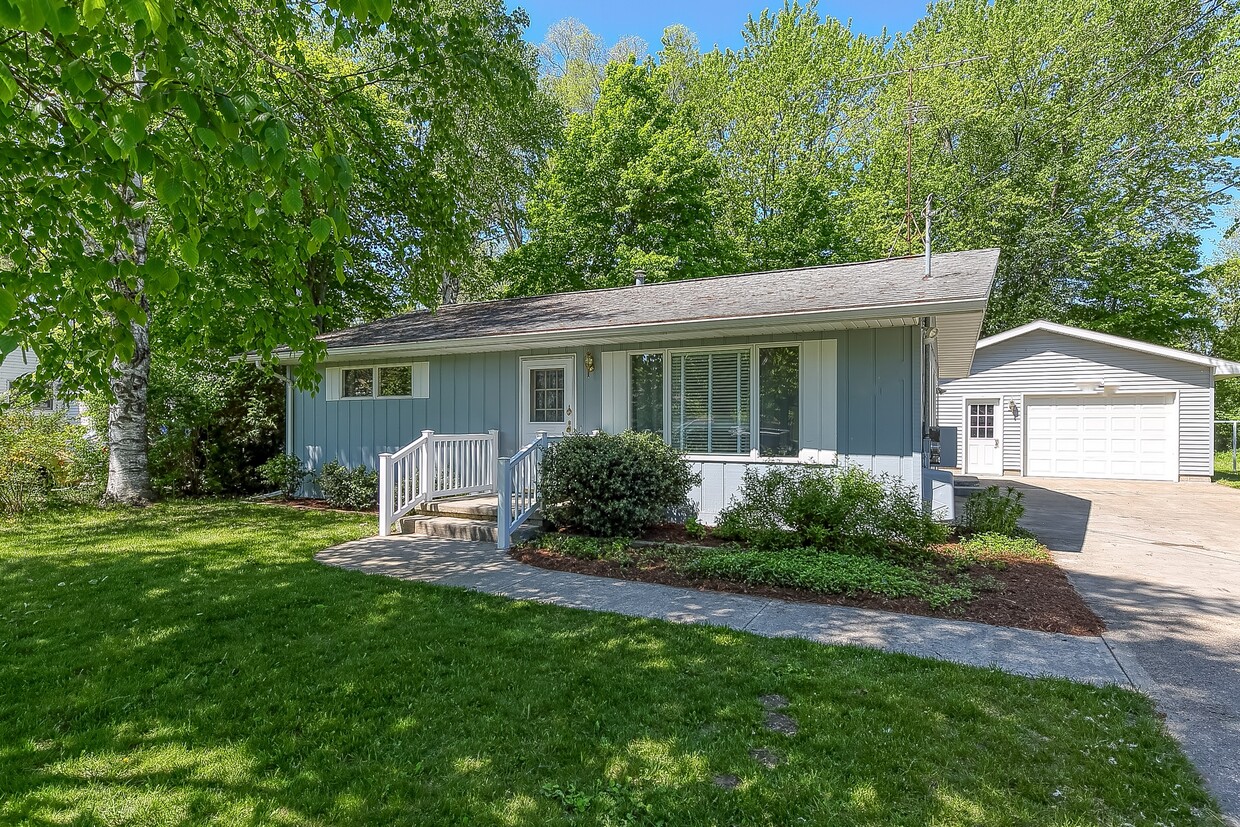 Front of House & Garage - 12702 S Cedar Ln