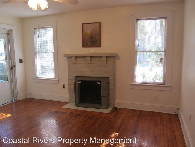 Building Photo - 326 E 10th St