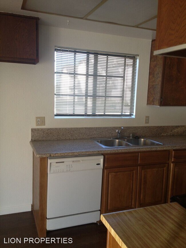 Building Photo - 16662 Island Cir
