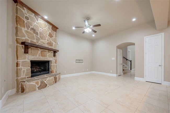 Building Photo - 16811 Kilgarth Dr