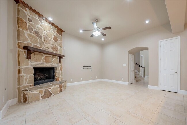 Foto del edificio - 16811 Kilgarth Dr