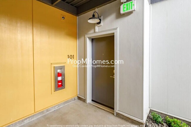 Foto del edificio - Modern Two Bedroom Unit with Fenced Yard!